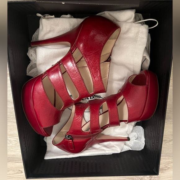 Prada Red Leather Cutout Pumps Size 39 - Picture 5 of 16